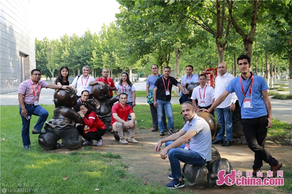 Eurasian journalists experience traditional Zibo culture