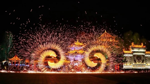 Explore New Year festivities in Taierzhuang ancient town