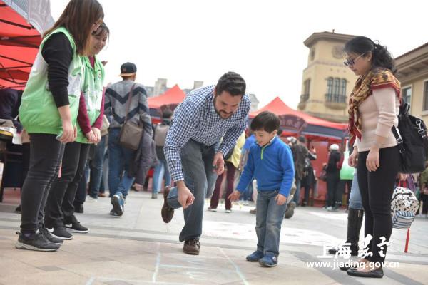 Foreigners experience Chinese culture in Jiading