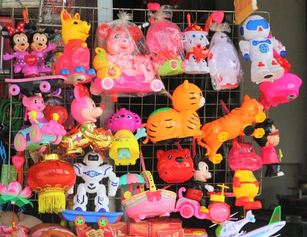 Lanterns light up festive atmosphere in Jiading