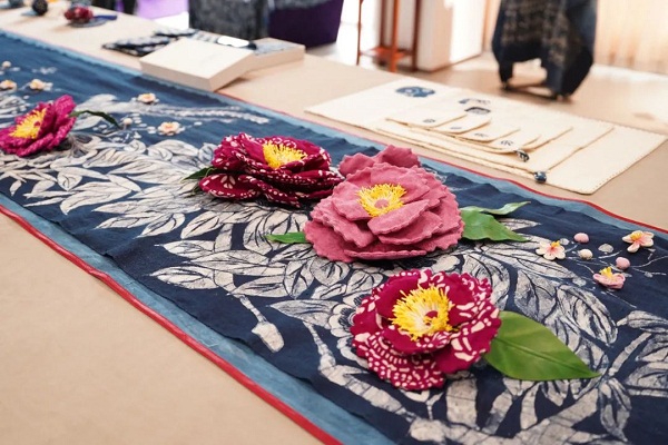 Nearly 1,500 Anting Blue Calico items on display in Jiading