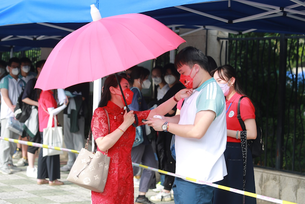 Jiading students take national college entrance exams