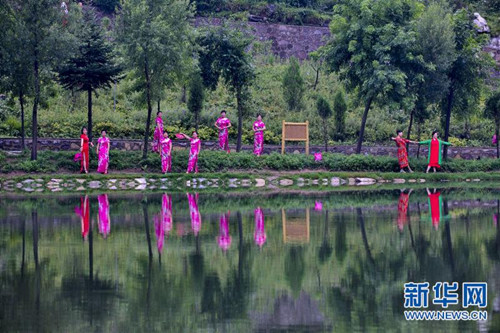 Cheongsam fashion at the Wangmang Ridge