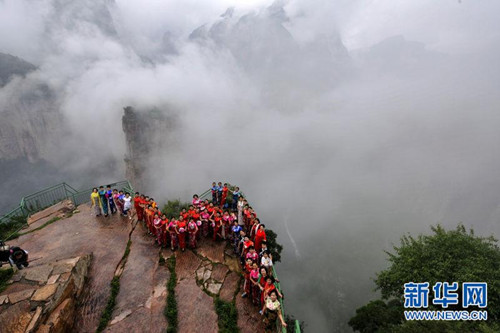 Cheongsam fashion at the Wangmang Ridge