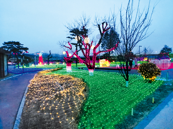 Light show illuminates rural Yangquan