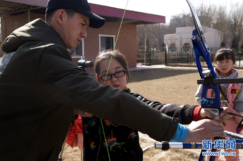 Children learn archery in Taiyuan