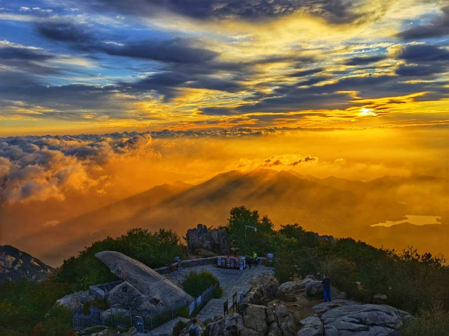 Splendid sunrise on Mount Tai