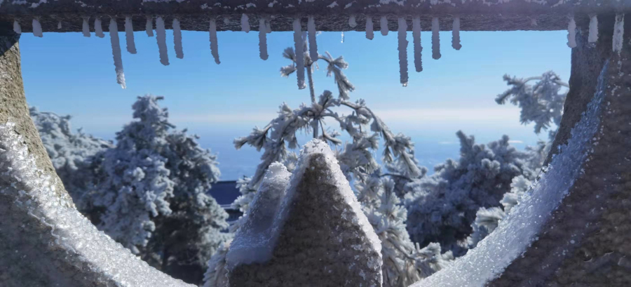 Mount Tai makes frosty spectacle after snow