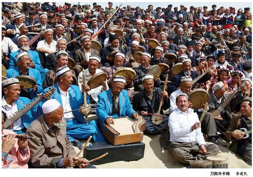 Charming Xinjiang shines in photography exhibition