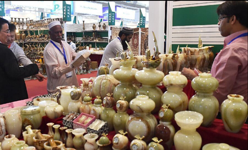 Kunming Import and Export Fair attracts crowds