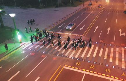 High-tech crossing keeps schoolchildren safe