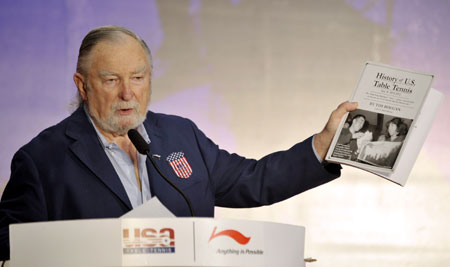 Tim Boggan, a member of the original US team that took part in &apos;Ping-pong diplomacy&apos; in 1971, shows his book &apos;History of U.S. Table Tennis&apos; at a press conference in South China&apos;s Guangzhou Feb. 24, 2008. During the event, Chinese sportswear company Li Ning announced a sponsorship deal with the US national table tennis team for the next five years. [Xinhua]