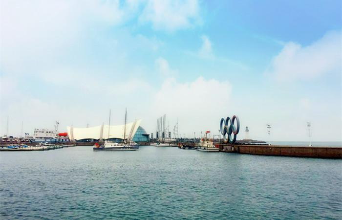 Qingdao, a city with green trees and red roofs