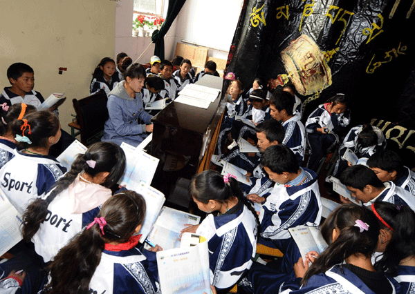 Students from Yushu start new semester in Shanxi