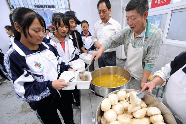 Students from Yushu start new semester in Shanxi