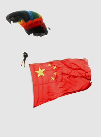 Parachute jumpings mark 10 years after Macao's return