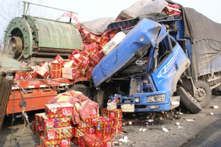 2 killed, 6 injured in highway pileup in C China