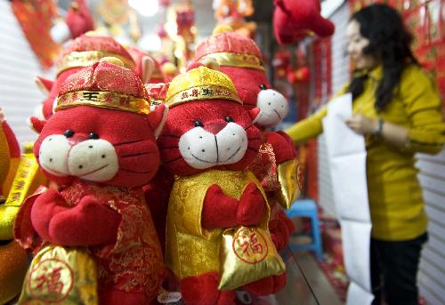 People ready for Spring Festival in Xinjiang