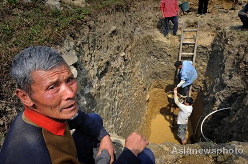 A fight for water with bare hands