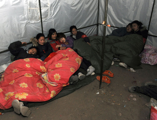 Young people volunteer in Yushu