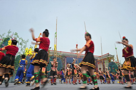 Sisters Festival opens in SW China