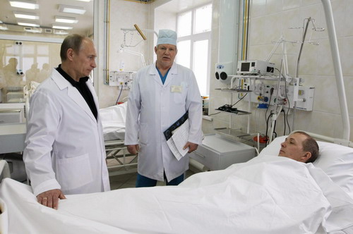 Putin visits victim of Raspadskaya mine explosion