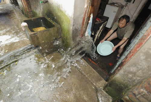 Rainstorms hit East China city