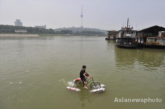 Water bike helps man cross river