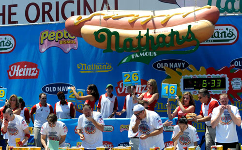 Defending champ wins annual eating contest