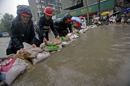 Rainstorms continue, disrupting traffic in Central China