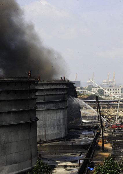 Oil tanks safe after pipeline explosion and 44-hour blaze