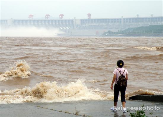 Three Gorges Dam braces for second flood crest