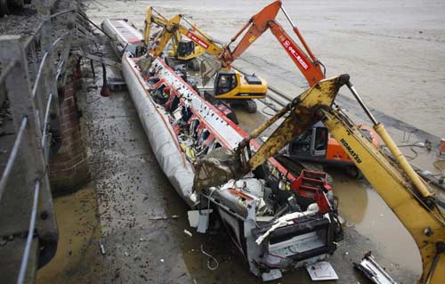 Traffic resumed after railway bridge collapse