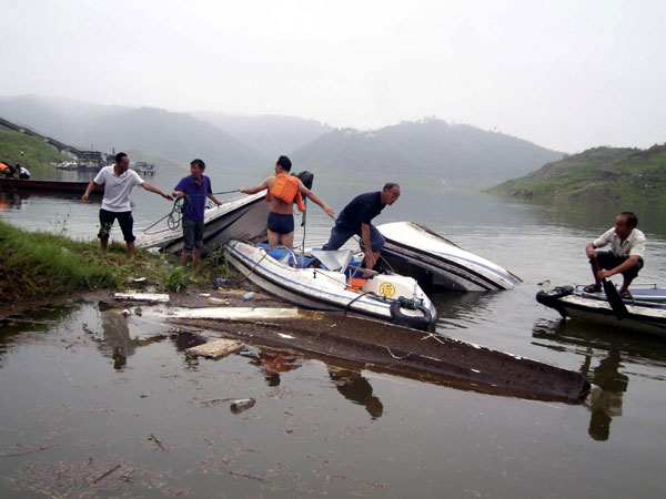 Storm hits central China, one dead