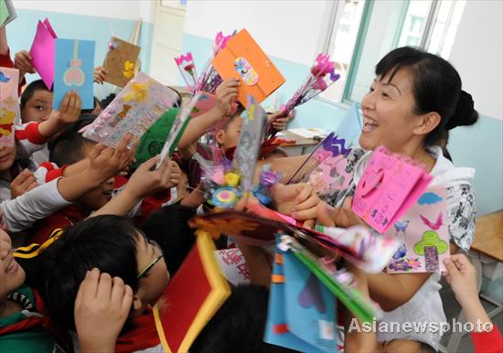 Students celebrate Teachers' Day with love