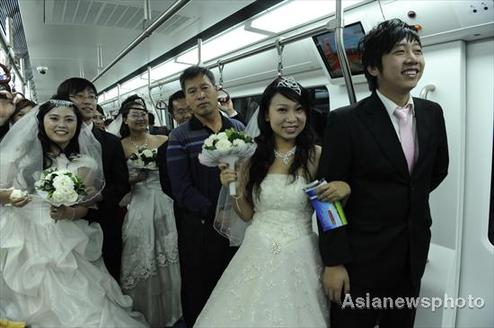 Couples say ‘I do’ in subway wedding