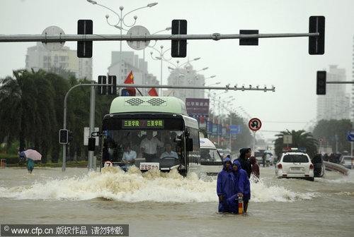 Heavy rains hit Hainan