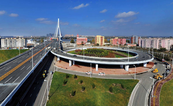 Songpu Bridge opens to traffic