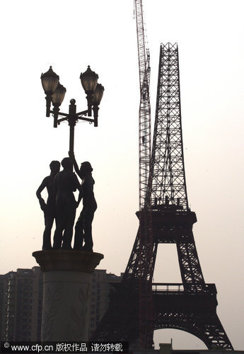 Mimic Eiffel Tower to be dismantled for subway