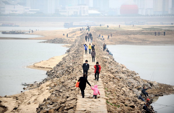 230,000 people face water shortage in E China