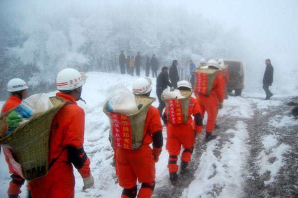 Firefighters help farmers stranded in snow