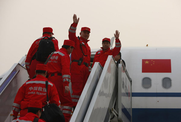 Chinese rescue team leaves for Japan