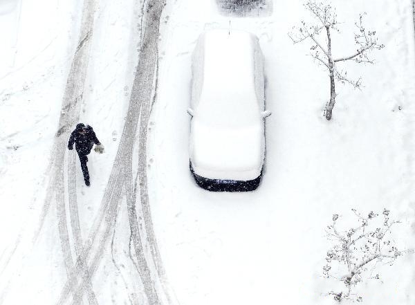 Heavy snow hits Urumqi