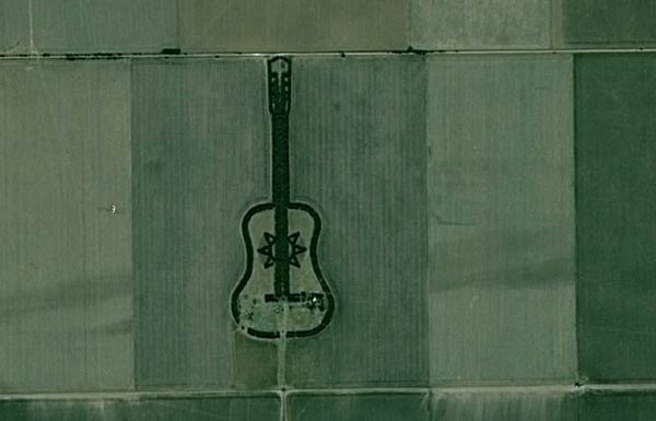 Music to Heaven: giant guitar made of trees