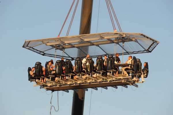 People enjoy 'dinner in the sky' in Estonia