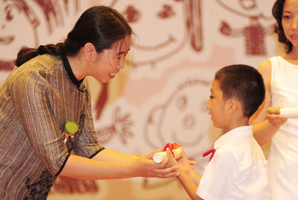 Kindergarten graduates honored with ceremony