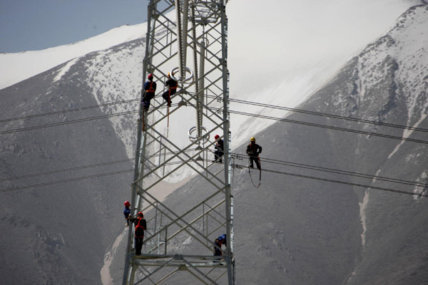 Connecting Tibet power grid is a mountainous task