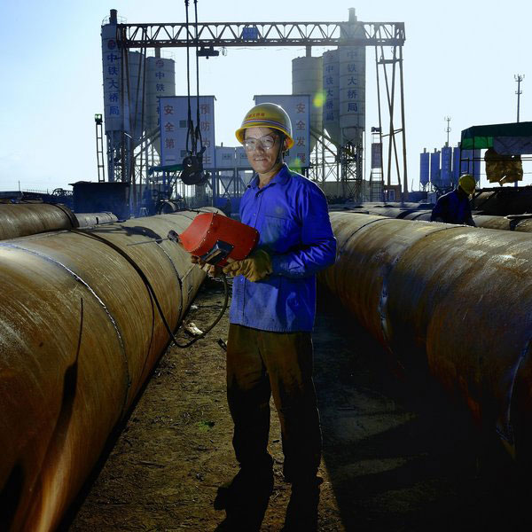 Workers slog away in hot, hard conditions