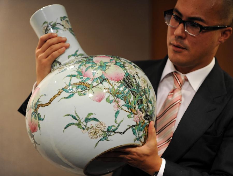 Sotheby's to hold porcelain and handicraft auction