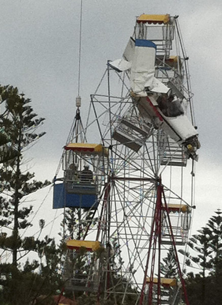 4 trapped as light plane sticks in Ferris wheel